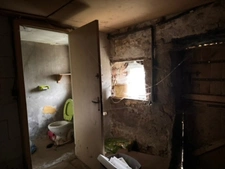 A vendre en exclusivité, proche de la Belgique et du Luxembourg, une maison de village à rénover de 67 m² habitables ! Située  dans l’axe Stenay / Charleville, cette bâtisse est idéal pour les amateu