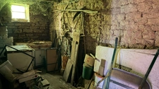 Villecloye maison 3 chambres avec grange, atelier, garage et beau terrain. 
