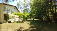 Propriété de 4 chambres au bord de la rivière à vendre
