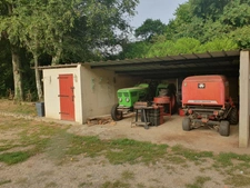 Beau camping avec maison d'habitation et 7.8ha de terrain 