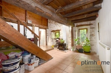 Belle maison en pierre avec grand jardin