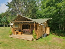 Beau camping avec maison d'habitation et 7.8ha de terrain 