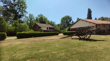 Propriété de 4 chambres au bord de la rivière à vendre