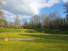 Beau camping avec maison d'habitation et 7.8ha de terrain 