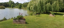 Maison au Bord d’un Lac avec Potentiel Locatif – 72500 Beaumont-Pied-de-Bœuf 🌿🏡