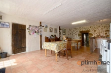 Belle maison en pierre avec grand jardin