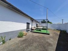 Belle maison de plain-pied avec annexe, étang et bois !