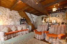 Belle maison en pierre avec grand jardin