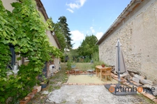 🏡 Charmante maison en pierre avec dépendance à rénover – Cœur de Saint-Laurent-de-Céris (Charente) 🌿✨