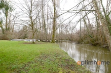 Propriété de 4 chambres au bord de la rivière à vendre