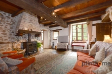 Belle maison en pierre avec grand jardin