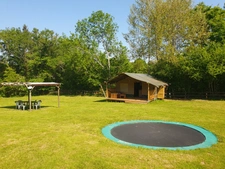 Beau camping avec maison d'habitation et 7.8ha de terrain 