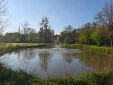 Beau camping avec maison d'habitation et 7.8ha de terrain 