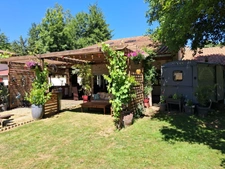 Beau camping avec maison d'habitation et 7.8ha de terrain 