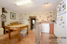 Belle maison en pierre avec grand jardin