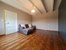Belle maison de plain-pied avec annexe, étang et bois !