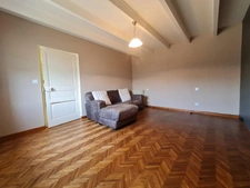 Belle maison de plain-pied avec annexe, étang et bois !