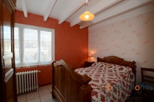 Belle maison de plain-pied avec annexe, étang et bois !