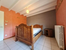Belle maison de plain-pied avec annexe, étang et bois !