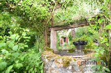 Belle maison en pierre avec grand jardin