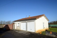 Belle maison de plain-pied avec annexe, étang et bois !