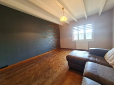 Belle maison de plain-pied avec annexe, étang et bois !