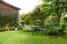Belle maison en pierre avec grand jardin
