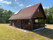 Beau camping avec maison d'habitation et 7.8ha de terrain 