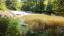 Propriété de 4 chambres au bord de la rivière à vendre