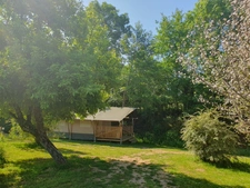 Beau camping avec maison d'habitation et 7.8ha de terrain 
