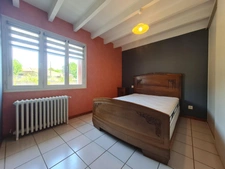 Belle maison de plain-pied avec annexe, étang et bois !