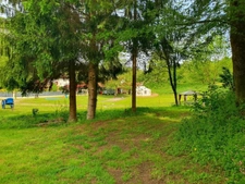 Beau camping avec maison d'habitation et 7.8ha de terrain 