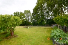 Belle maison en pierre avec grand jardin