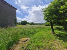 🏡 Projet de rénovation avec énormément de potentiel au cœur du charmant village de Nieuil, Charente 🌳