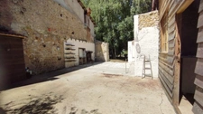 Propriété de 4 chambres au bord de la rivière à vendre