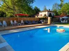 Beau camping avec maison d'habitation et 7.8ha de terrain 