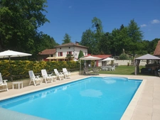 Belle camping avec maison d'habitation et 7.8ha de terrain 
