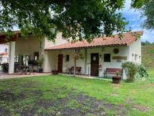 Beau camping avec maison d'habitation et 7.8ha de terrain 