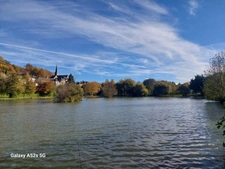 Maison au Bord d’un Lac avec Potentiel Locatif – 72500 Beaumont-Pied-de-Bœuf 🌿🏡
