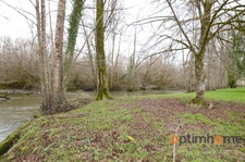 Propriété de 4 chambres au bord de la rivière à vendre