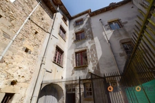 🏰 Opportunité Unique au Cœur du Village Historique de Confolens ! 🌟