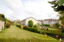 Belle maison avec 8 chambres dans un village pittoresque