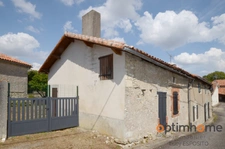 🏡 Charmante maison en pierre avec dépendance à rénover – Cœur de Saint-Laurent-de-Céris (Charente) 🌿✨