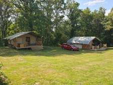 Beau camping avec maison d'habitation et 7.8ha de terrain 