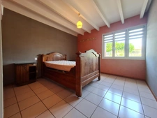 Belle maison de plain-pied avec annexe, étang et bois !