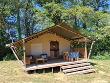 Beau camping avec maison d'habitation et 7.8ha de terrain 
