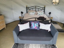 Beau camping avec maison d'habitation et 7.8ha de terrain 