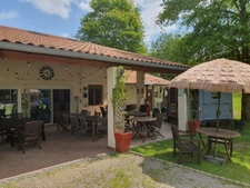 Beau camping avec maison d'habitation et 7.8ha de terrain 