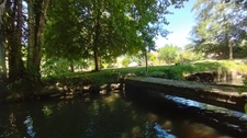 Propriété de 4 chambres au bord de la rivière à vendre