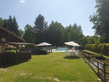 Beau camping avec maison d'habitation et 7.8ha de terrain 